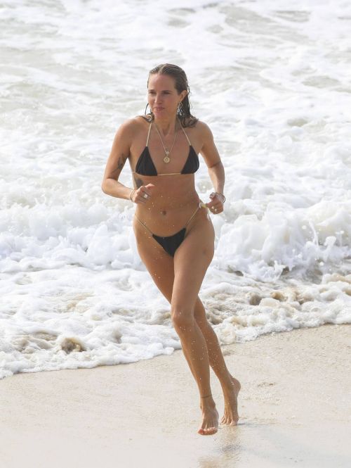 Laura May Gibbs Flaunts Her Toned Body in Bikini at a Beach in Byron Bay 03/10/2021 1