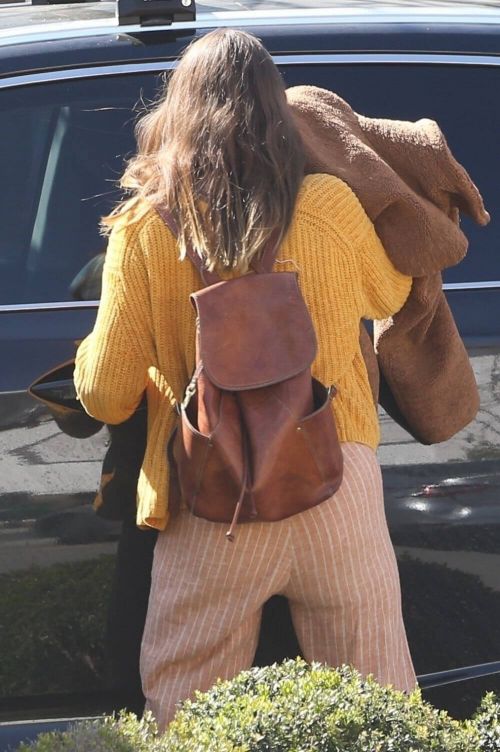 Leighton Meester Steps Out For Shopping in Pacific Palisades 03/19/2021 1