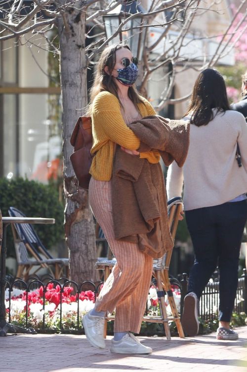 Leighton Meester Steps Out For Shopping in Pacific Palisades 03/19/2021 5