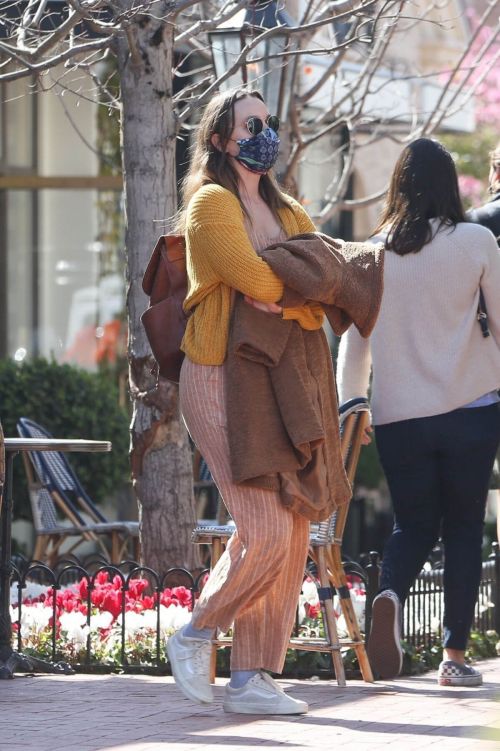 Leighton Meester Steps Out For Shopping in Pacific Palisades 03/19/2021 3