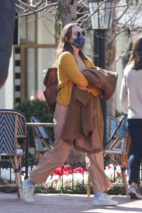 Leighton Meester Steps Out For Shopping in Pacific Palisades 03/19/2021 6