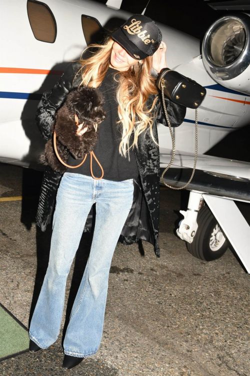 Libbie Mugrabi is Seen While Boarding a Private Jet to Miami 03/12/2021 3