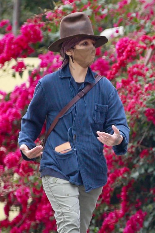 Linda Perry Steps Out in Los Angeles 03/20/2021 4