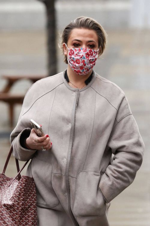 Lisa Armstrong Wraps Up Warm as She Heads into a Studios in Leeds 03/10/2021