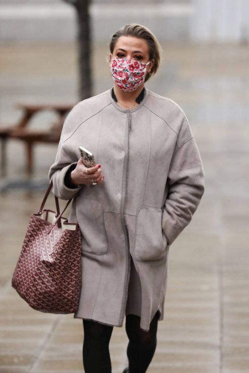 Lisa Armstrong Wraps Up Warm as She Heads into a Studios in Leeds 03/10/2021 4