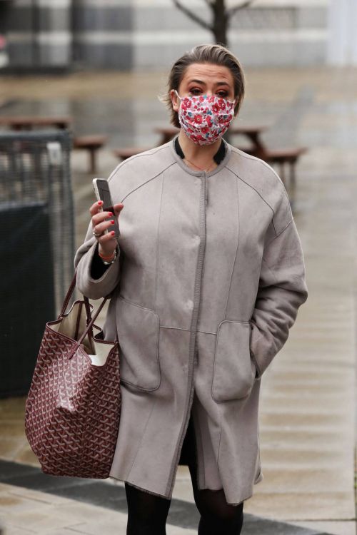 Lisa Armstrong Wraps Up Warm as She Heads into a Studios in Leeds 03/10/2021 2
