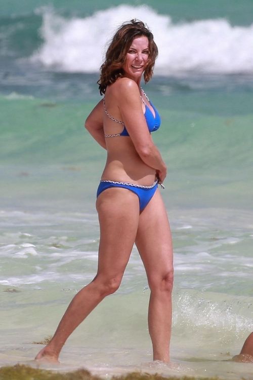 Luann de Lesseps Enjoys in a Blue Bikini in Tulum 02/24/2021 3