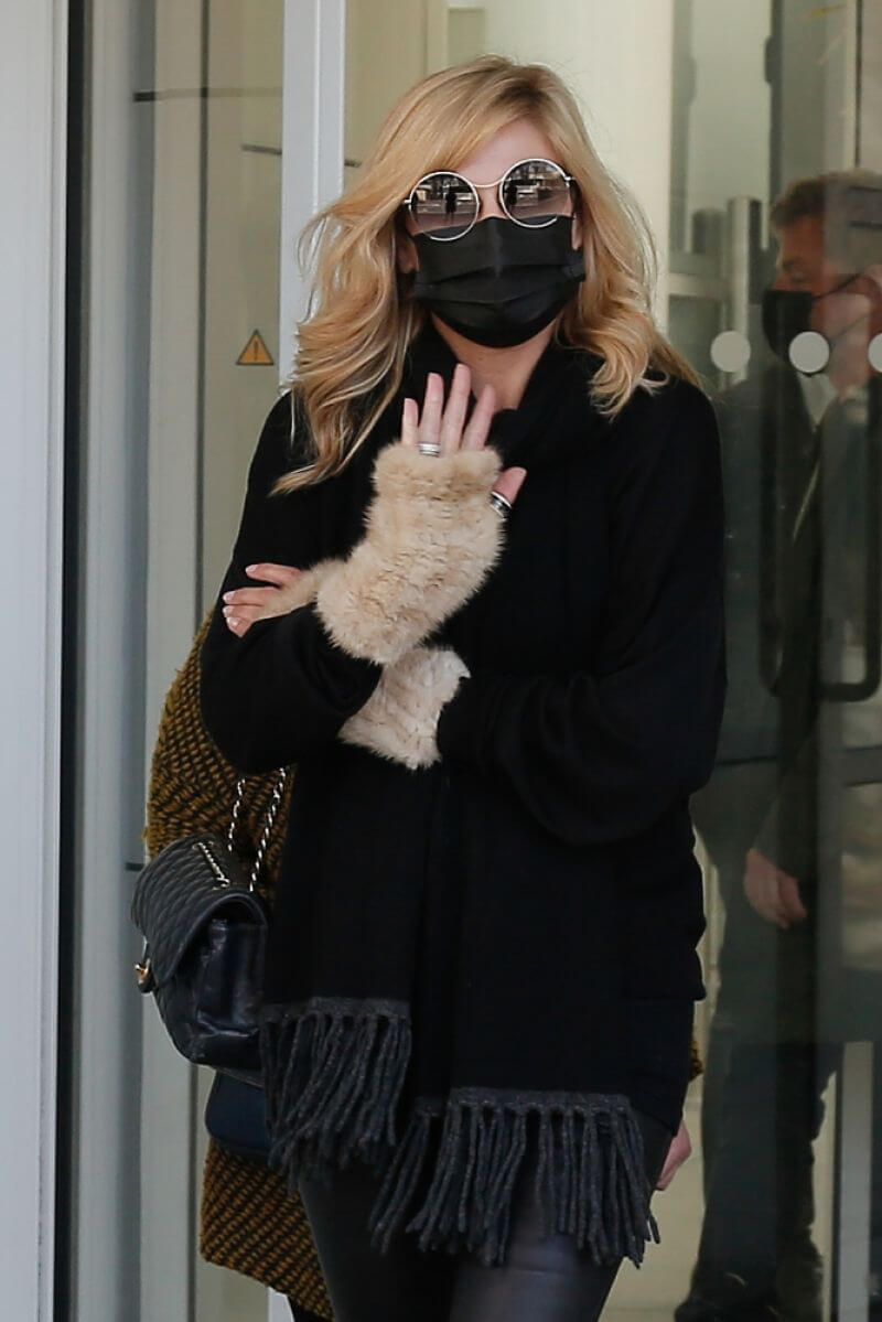 Melody Gardot in Black Outfit Leaves Europe 1 Radio in Paris 02/24/2021