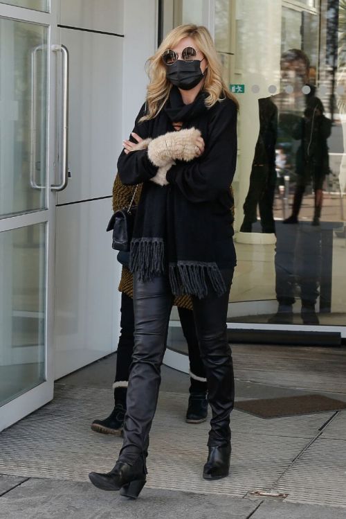 Melody Gardot in Black Outfit Leaves Europe 1 Radio in Paris 02/24/2021 1