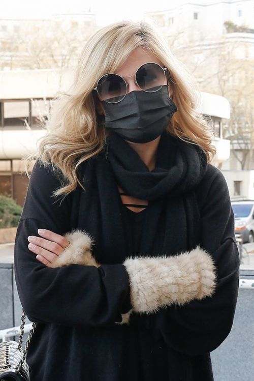 Melody Gardot in Black Outfit Leaves Europe 1 Radio in Paris 02/24/2021 6