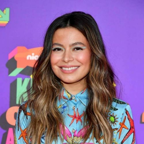 Miranda Cosgrove attends Nickelodeon
