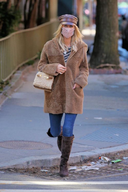 Nicky Hilton in a Beige Coat Out and About in New York 02/24/2021 3
