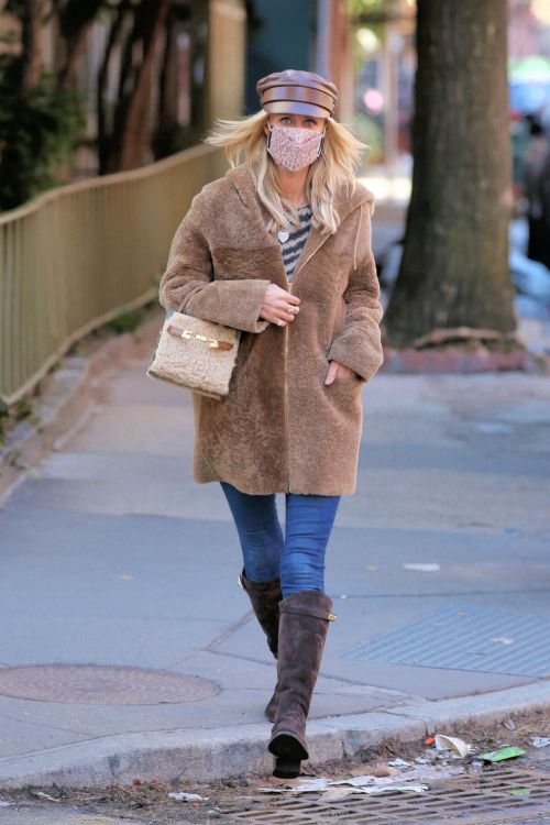 Nicky Hilton in a Beige Coat Out and About in New York 02/24/2021 6