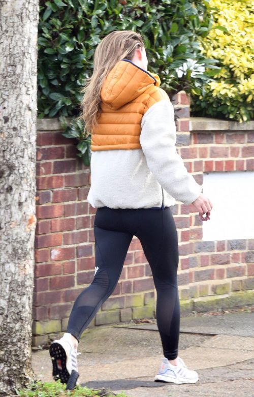 Olivia Wilde in Hoodie Jacket Out for Jogging in London 03/12/2021 1