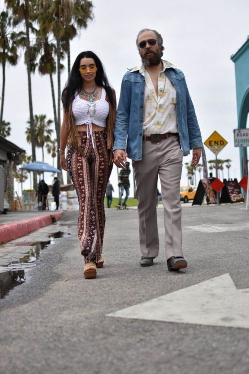 Paris Dylan and Paul Louis Harrell Poses for Photoshoot on the Beach in Venice 03/13/2021 4
