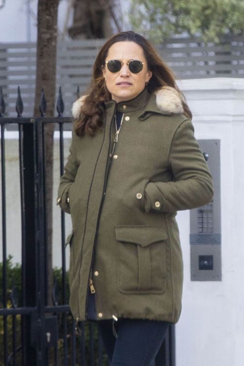 Pippa Middleton Steps Out in London 03/12/2021 5