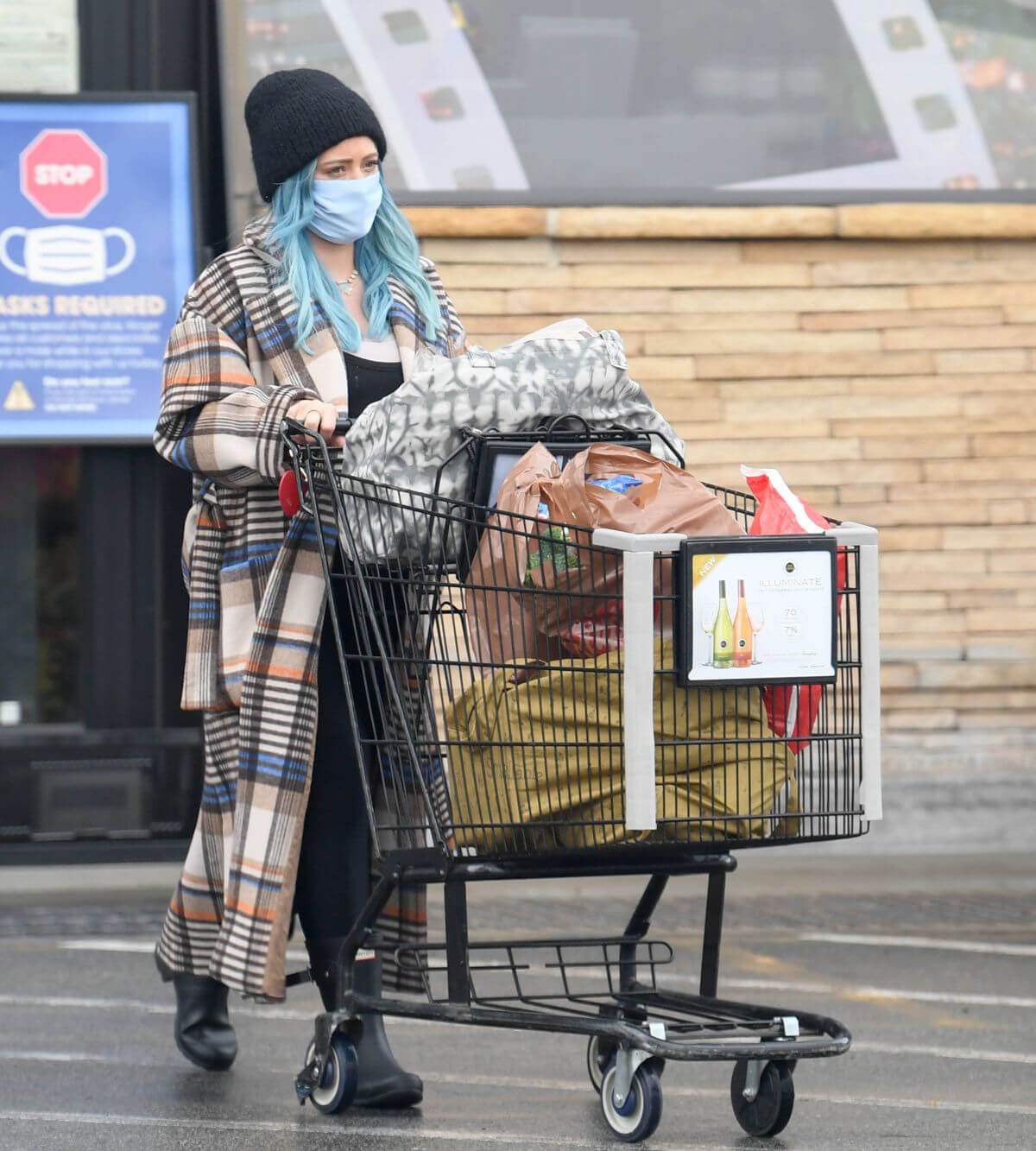 Pregnant Hilary Duff Out for Groceries Shopping in Los Angeles 03/11/2021