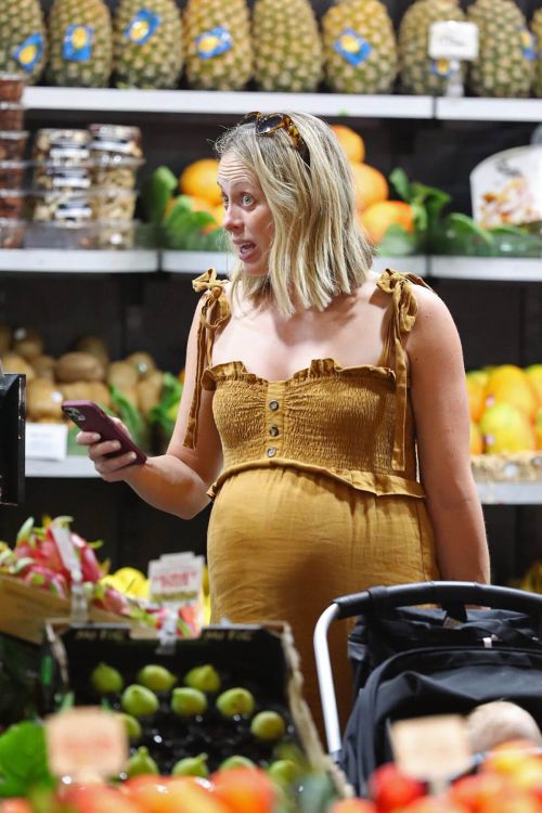 Pregnant Sylvia Jeffreys Steps Out for Shopping in Sydney 03/15/2021 1