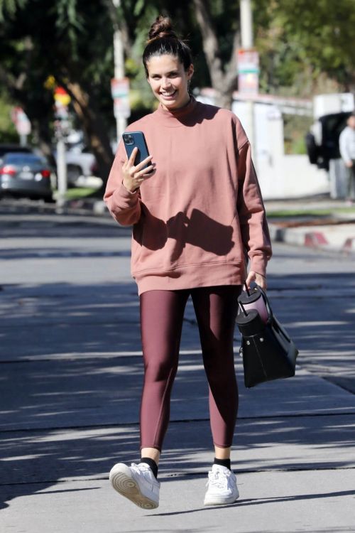 Sara Sampaio is Seen Leaving Pilates Class in Los Angeles 03/11/2021 5