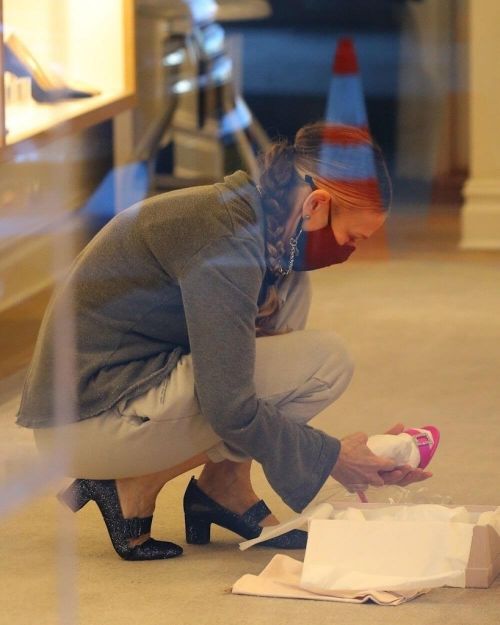 Sarah Jessica Parker Spotted at Her Store in New York 03/13/2021 2