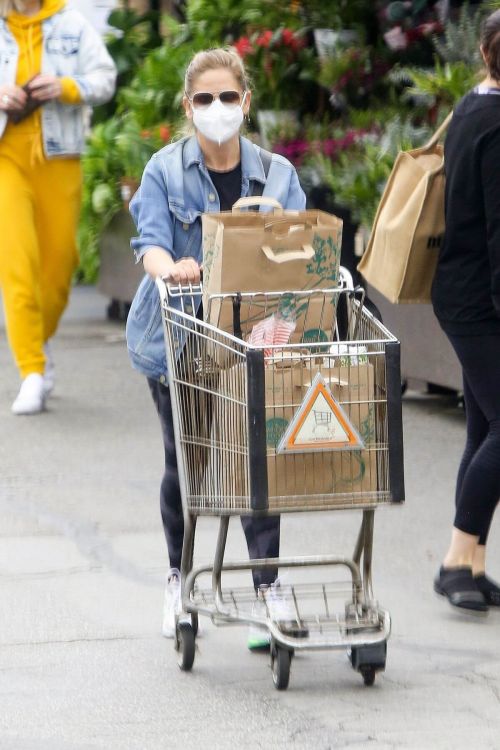 Sarah Michelle Gellar Keeps it Casual as She wears Denim Jacket and Tights during Shopping at Whole Foods in Los Angeles 02/05/2021 4