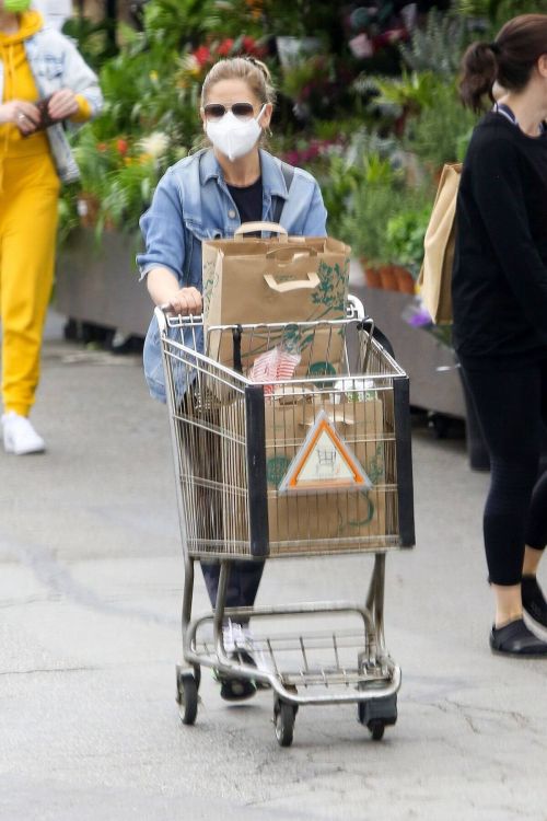 Sarah Michelle Gellar Keeps it Casual as She wears Denim Jacket and Tights during Shopping at Whole Foods in Los Angeles 02/05/2021 5