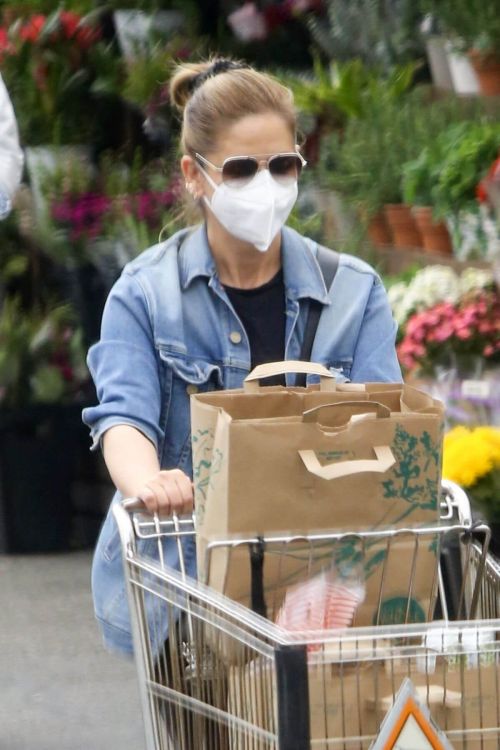 Sarah Michelle Gellar Keeps it Casual as She wears Denim Jacket and Tights during Shopping at Whole Foods in Los Angeles 02/05/2021 6