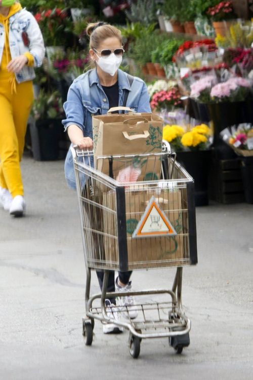 Sarah Michelle Gellar Keeps it Casual as She wears Denim Jacket and Tights during Shopping at Whole Foods in Los Angeles 02/05/2021 3