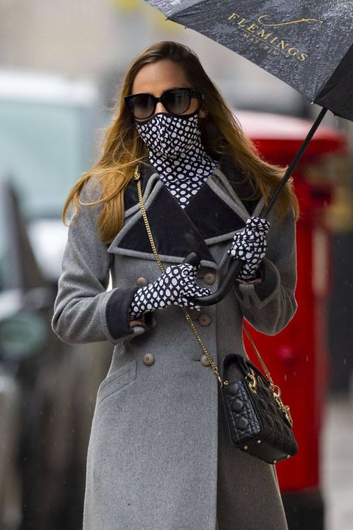 Suki Waterhouse Day Out in London 03/04/2021 4