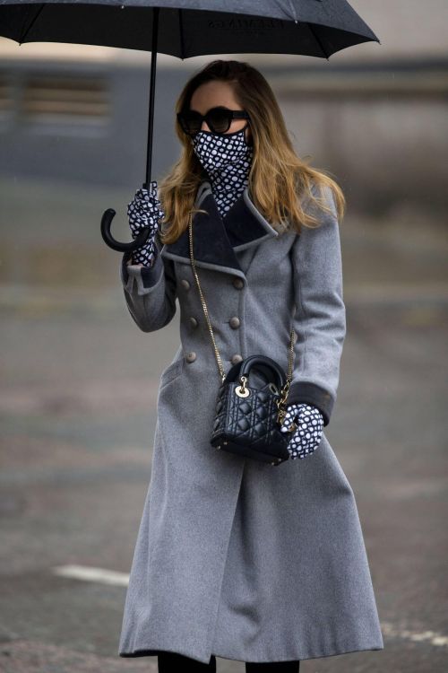 Suki Waterhouse Day Out in London 03/04/2021 5