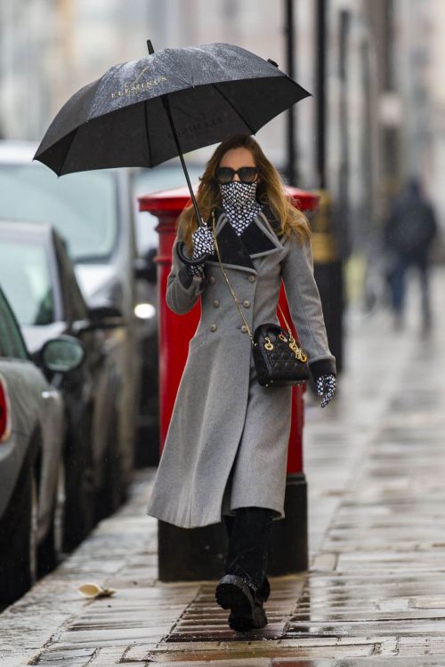 Suki Waterhouse Day Out in London 03/04/2021 6