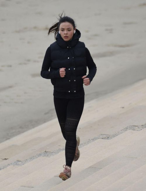 Vanessa Bauer in Black Sportswear Out Jogging at a Beach in Blackpool 03/09/2021 6