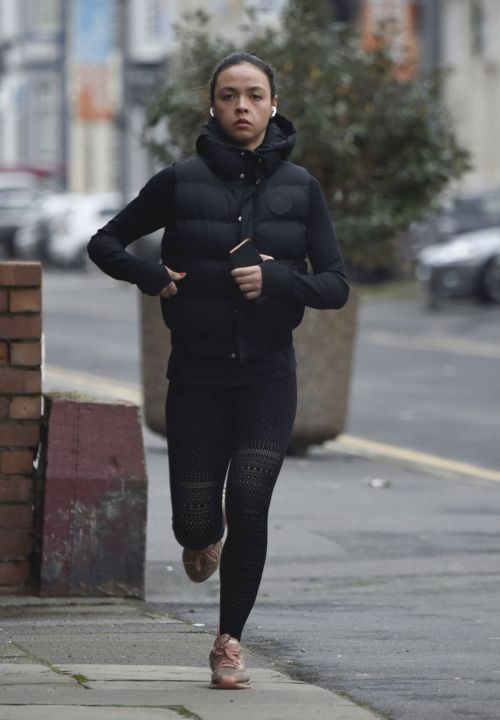 Vanessa Bauer in Black Sportswear Out Jogging at a Beach in Blackpool 03/09/2021 2