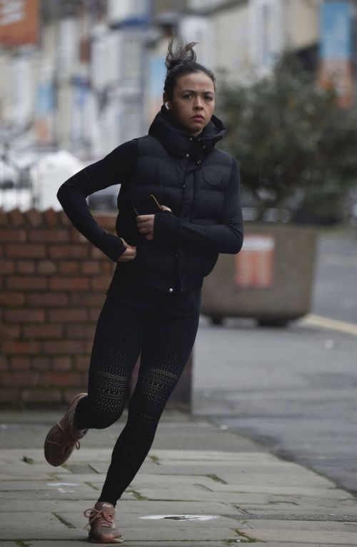 Vanessa Bauer in Black Sportswear Out Jogging at a Beach in Blackpool 03/09/2021 3