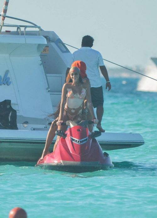 Winnie Harlow on Vacation as She Rides The Waves On A Jet Ski During Tropical Trip To Tulum, Mexico 02/24/2021 8