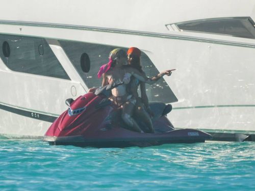 Winnie Harlow on Vacation as She Rides The Waves On A Jet Ski During Tropical Trip To Tulum, Mexico 02/24/2021 3