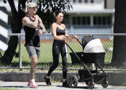 London Shay Goheen and Reece Hawkins Steps Out at Gold Coast 03/25/2021 2