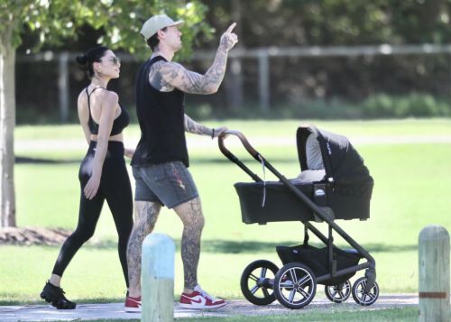 London Shay Goheen and Reece Hawkins Steps Out at Gold Coast 03/25/2021 5