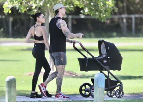 London Shay Goheen and Reece Hawkins Steps Out at Gold Coast 03/25/2021 6