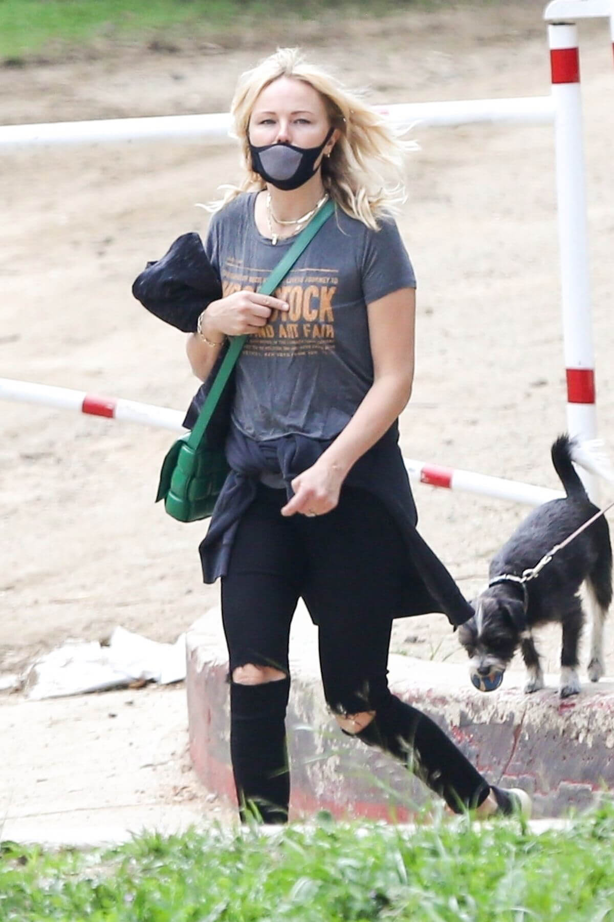 Malin Akerman Hiking in Los Feliz 03/20/201