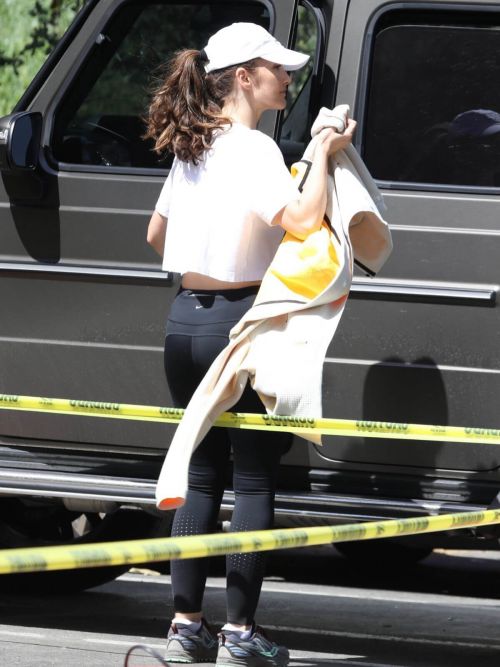 Minka Kelly Hikes with Her Dog in Hollywood Hills 03/22/2021 3