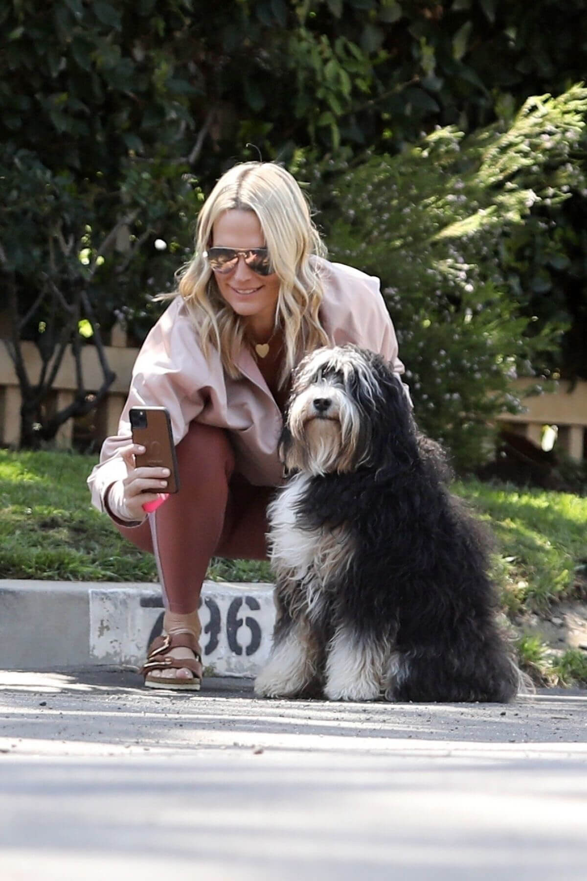 Molly Sims Steps Out with Her Dog in Pacific Palisades 03/18/2021