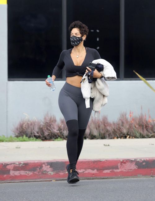 Nicole Murphy is Leaving a Gym in Los Angeles 03/18/2021 6