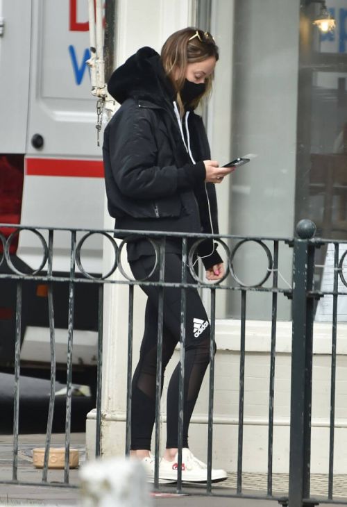 Olivia Wilde is Seen Leaving a Gym in London 03/25/2021 1