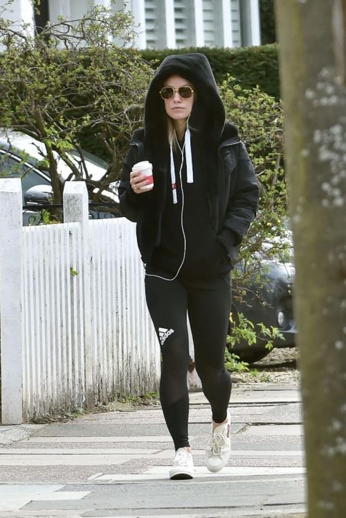 Olivia Wilde is Seen Leaving a Gym in London 03/25/2021 4