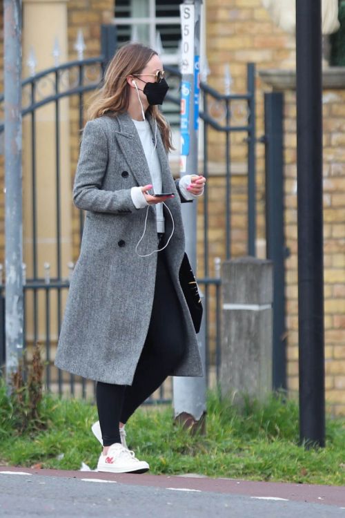 Olivia Wilde Out and About for Coffee in London 03/24/2021 5