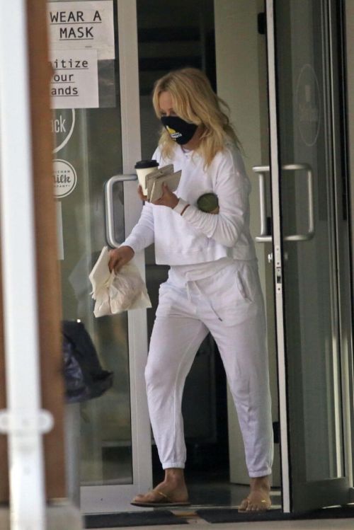 Pamela Anderson Out and About For Shopping in Ladysmith 03/19/2021 5