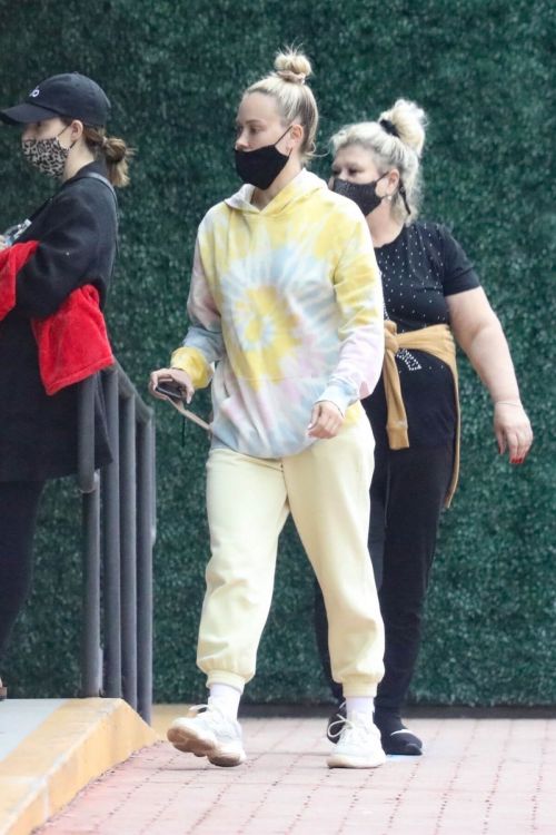 Peta Murgatroyd Out and About in Los Angeles 03/20/2021 2