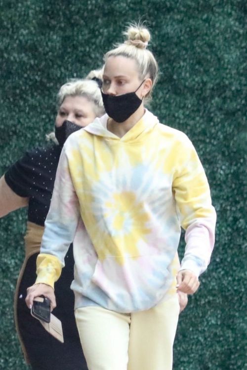Peta Murgatroyd Out and About in Los Angeles 03/20/2021 5