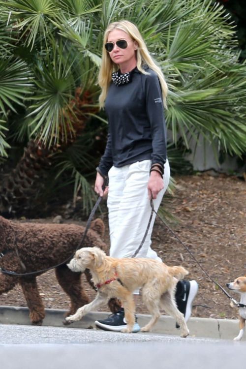 Portia de Rossi Steps Out with Her Dog in Montecito 03/22/2021 6